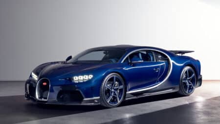 It’s built for speed, but this Bugatti Chiron can just as easily stop traffic