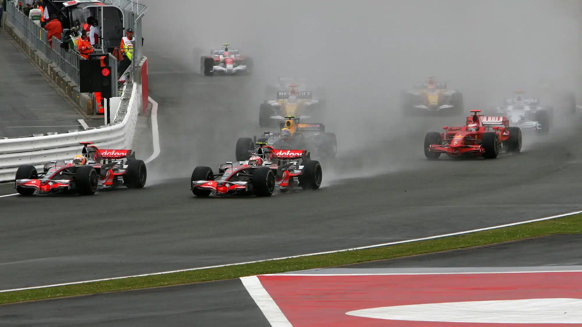 Start of the 2008 British Grand Prix