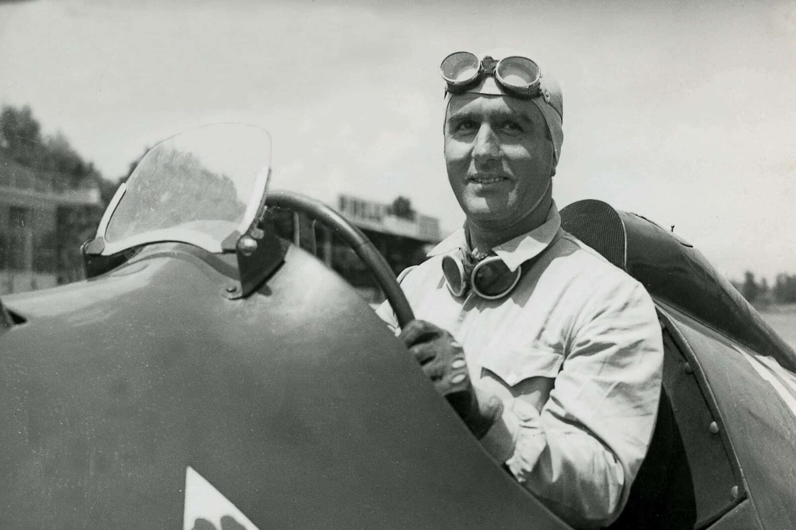 MOTORSPORT - F1 1950 - PHOTO: PAOLO D ALESSIO / DPPI NINO FARINA (ITA) / ALFA ROMEO 158 - AMBIANCE - PORTRAIT