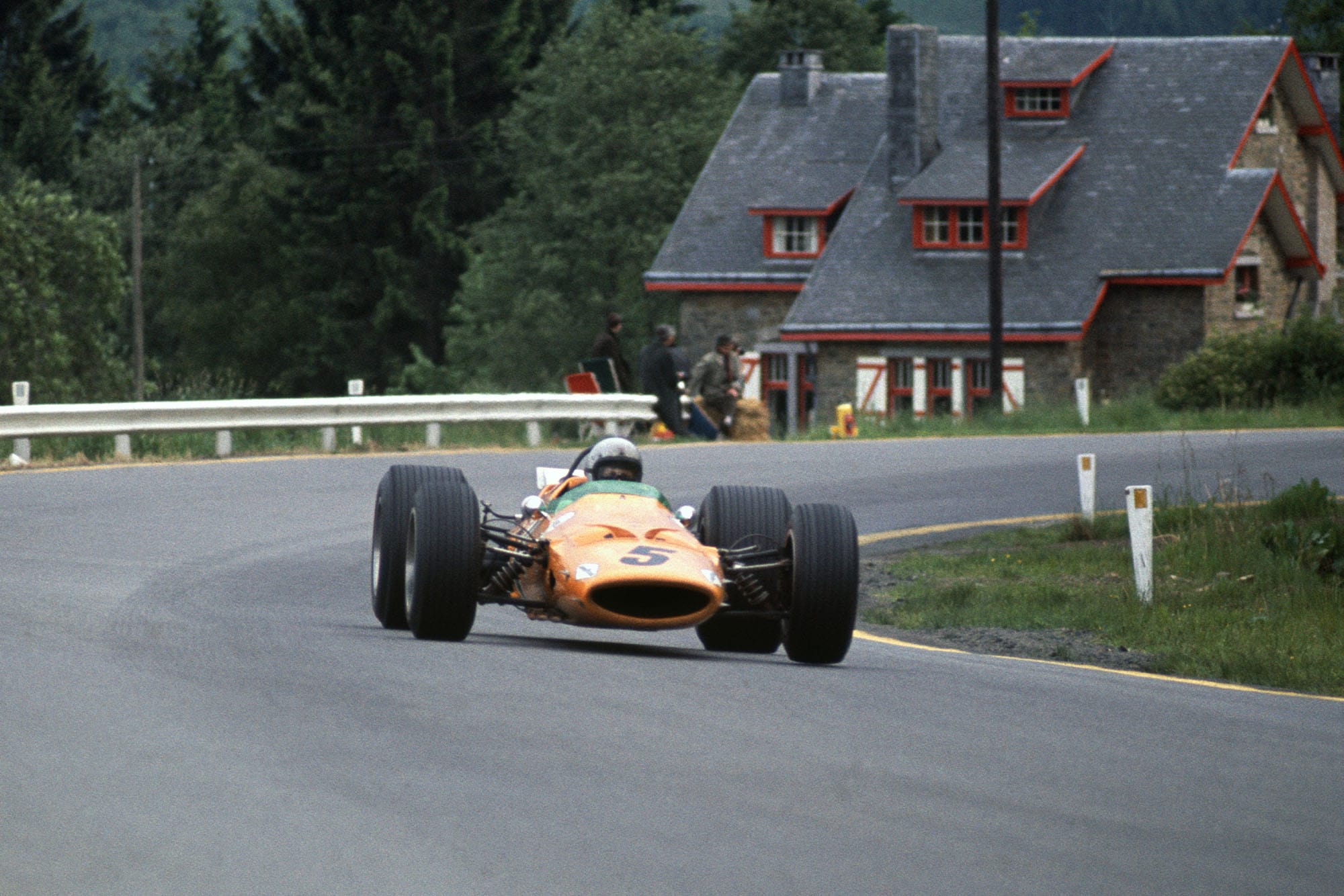 1968年ベルギーグランプリF1 1968 F1 Belgian Grand Prix report: McLaren's first victory July