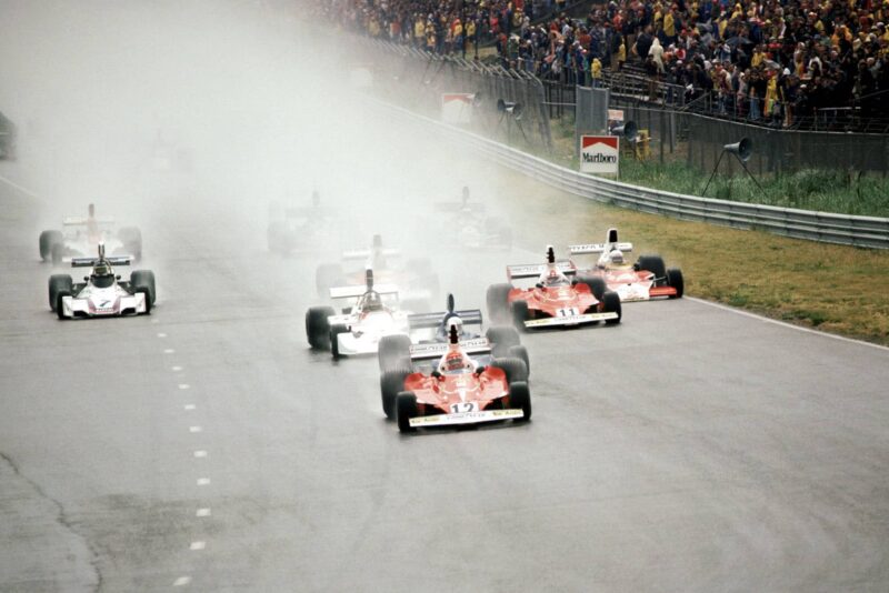 Niki Lauda (Ferrari) leads the field at the start of the 1975 Dutch Grand Prix, Zandvoort.