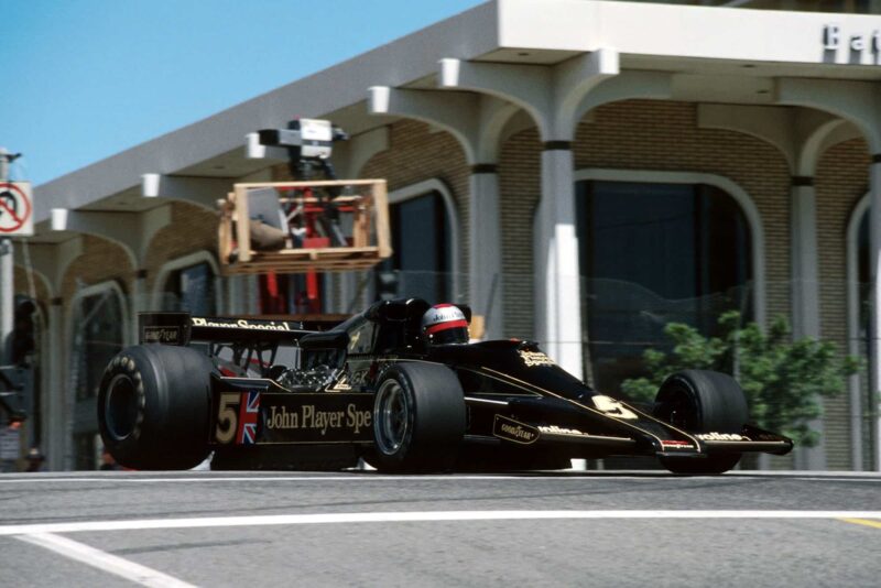 Mario Andretti (Lotus) head down the head at the 1978 United States Grand Prix West, Long Beach.