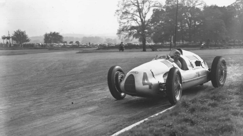 2 Auto Union Tazio Nuvolaria 1938 Donington