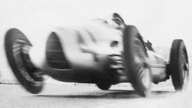 3 Auto Union Tazio Nuvolaria 1938 Donington