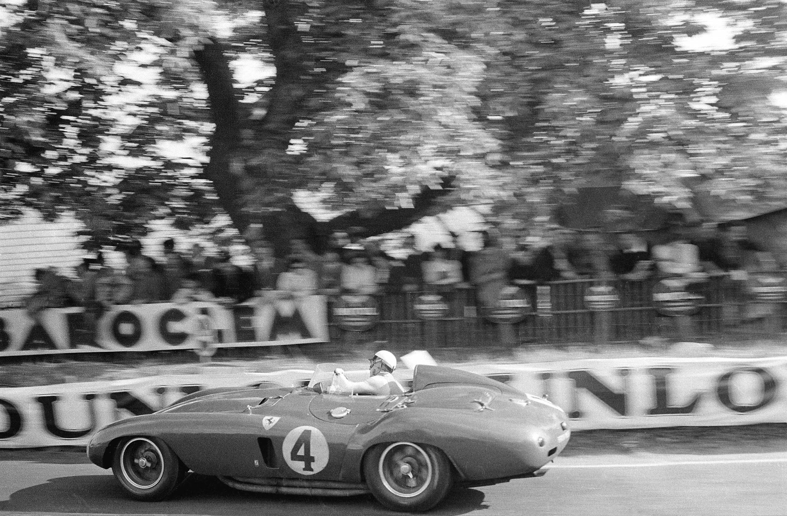 Italian driver Eugenio Castellotti at Tertre Rouge in the early laps of the 24 Hours of Le Mans race, June 1955. He shared this Ferrari 121LM with Paolo Marzotto. (Photo by Klemantaski Collection/Getty Images)
