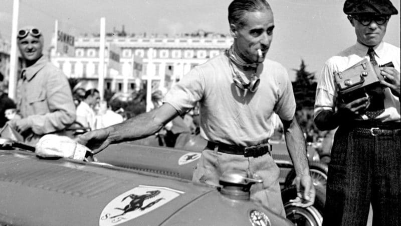 FRANCE - CIRCA 1935: Tazio Nuvolari (1892-1953), Italian racing driver, and his Alfa Romeo. Nice, 1935. (Photo by Roger Viollet via Getty Images)