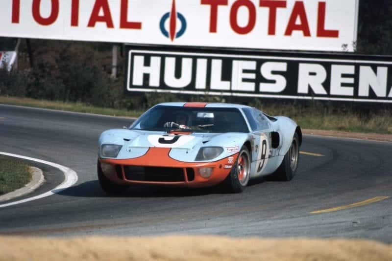 Pedro Rodriguez / Lucien Bianchi in the J. W. Automotive Engineering Lt, Ford GT40 at le Mans 1968