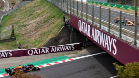 Crossover racing circuits: the surprising tally of figure-of-eight tracks