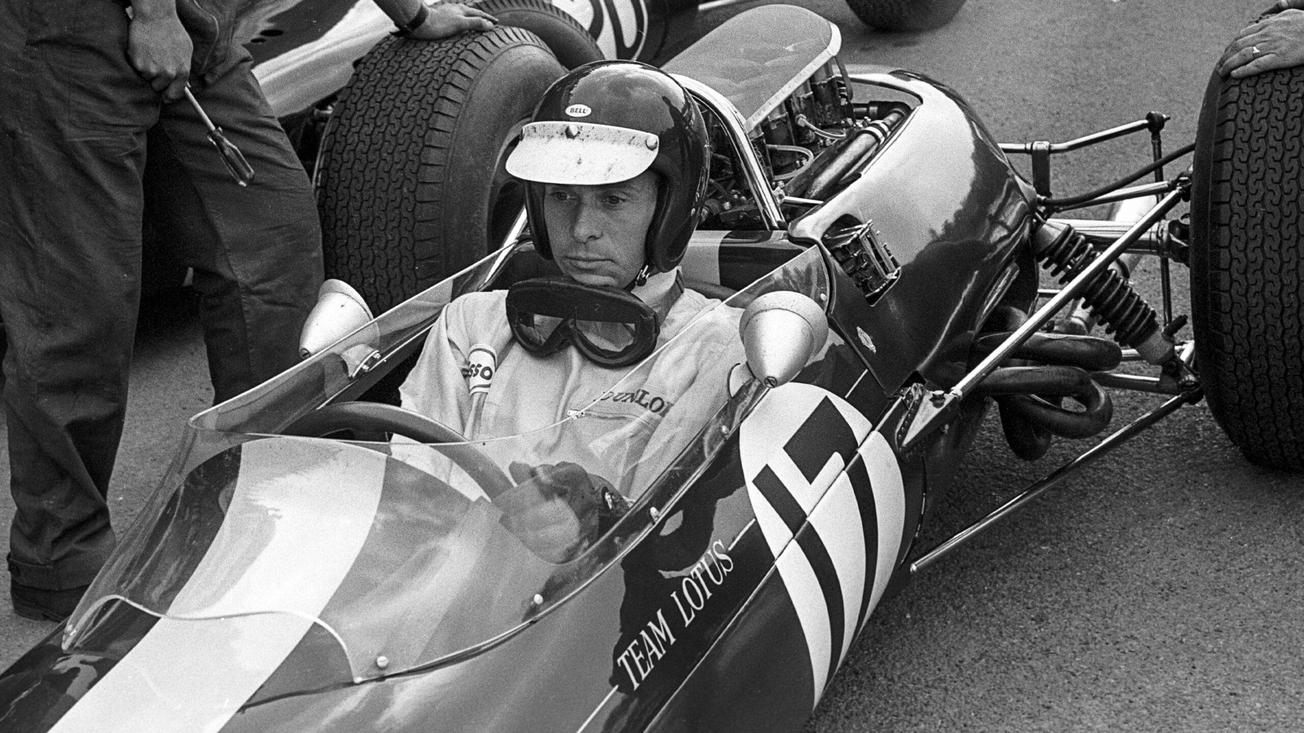 Jim-Clark-in-Lotus-33-ahead-of