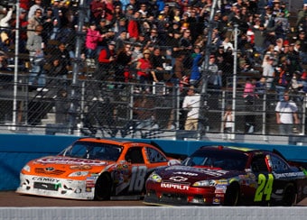Gordon rediscovers NASCAR form