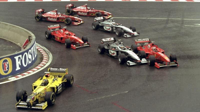Damon Hill leads at the start of 1998 Belgian Grand Prix