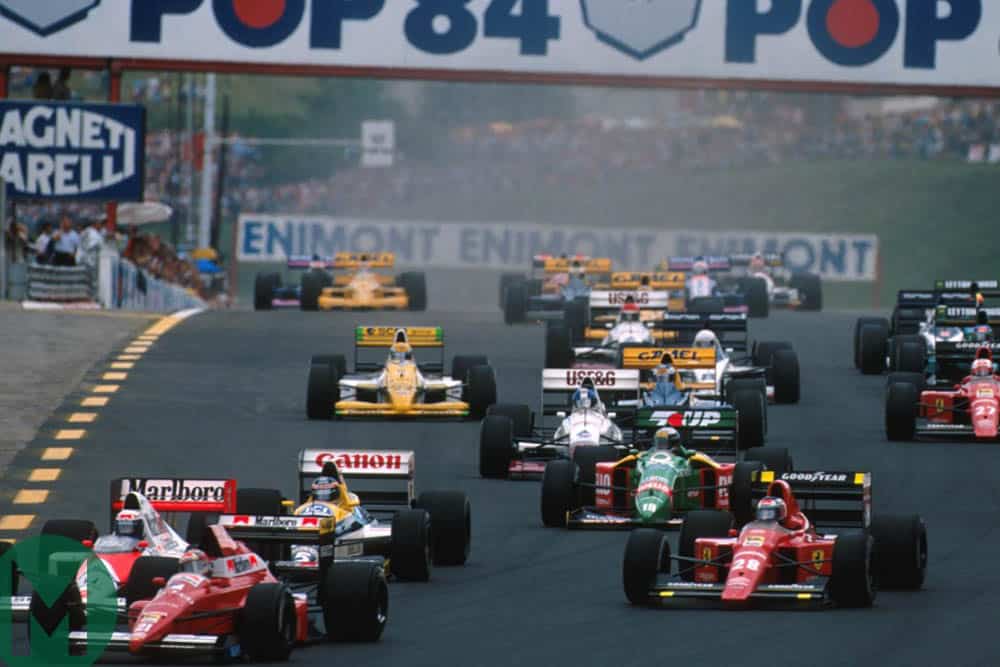 Mansell has plenty of cars to overtake at the start of the 1989 Hungarian Grand Prix