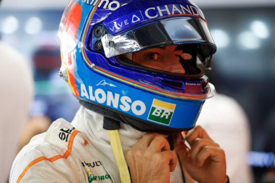 Fernando Alonso considering F1 return in 2021