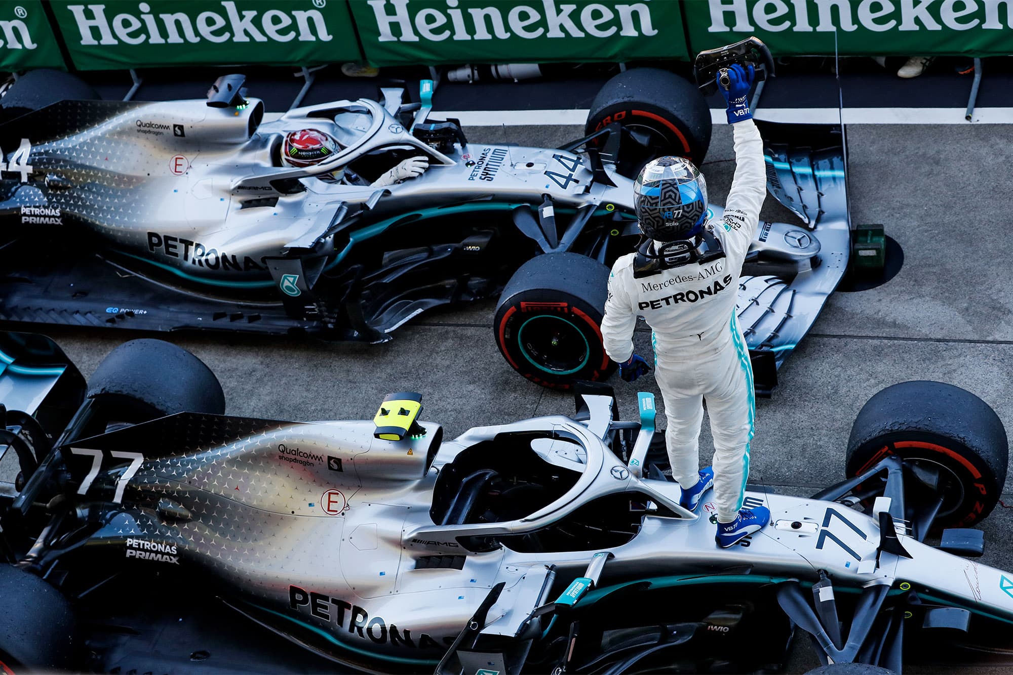 Valtteri Bottas celebrates winning the 2019 Japanese Grand Prix 