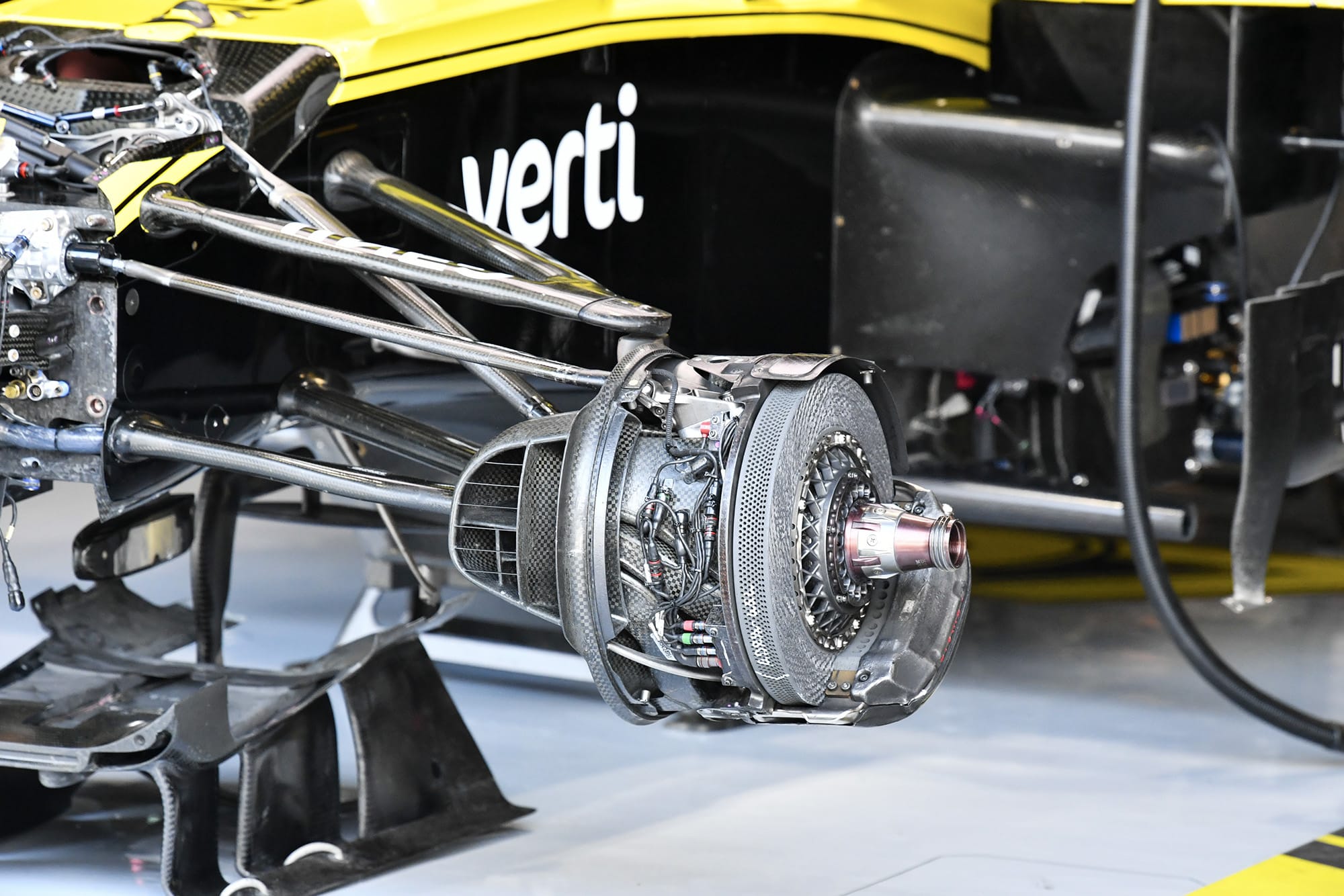 2019 Renault F1 brake and wheel hub