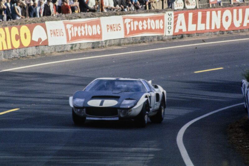 miles_mclaren_ford_gt40_le_mans_1965