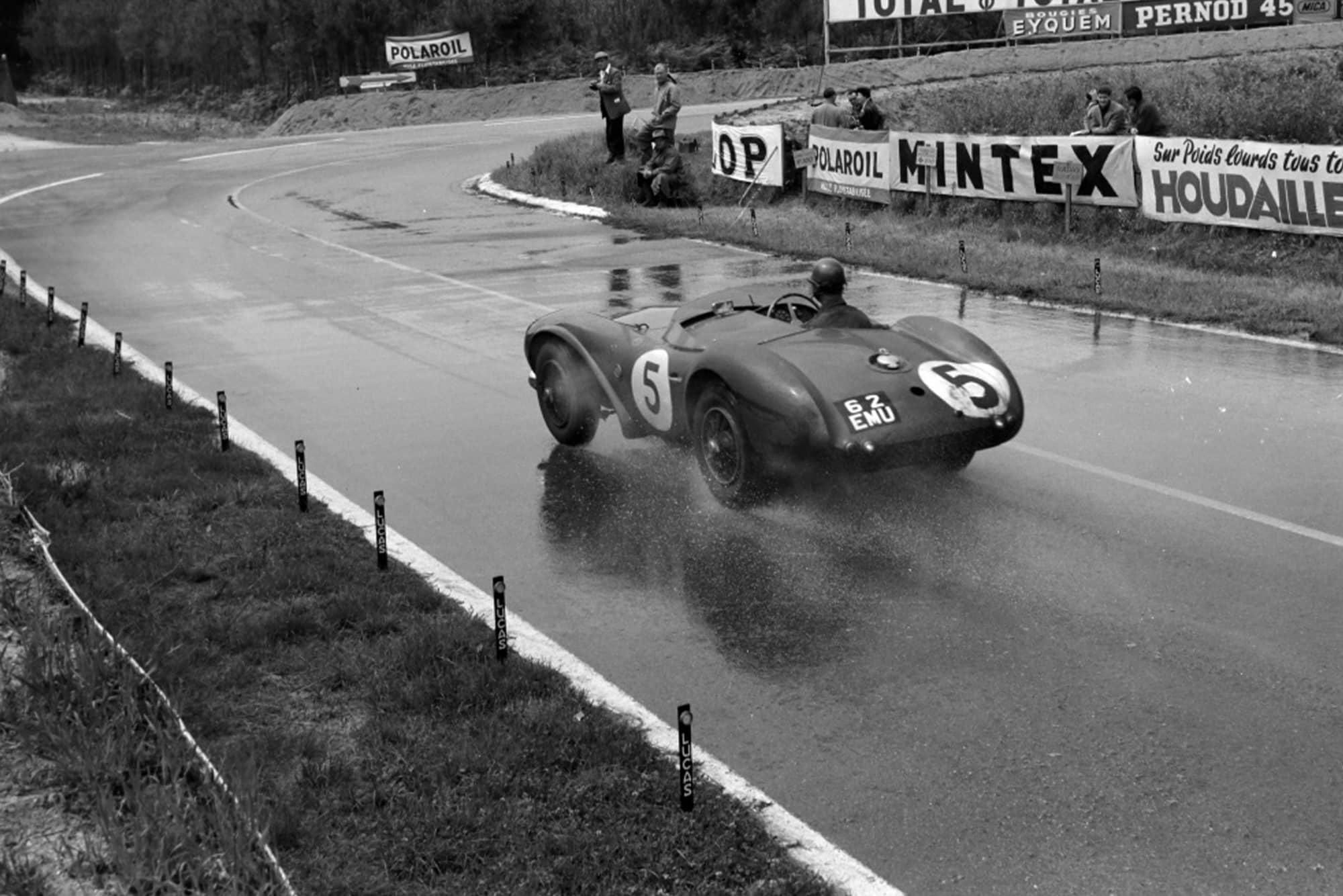 Peter Whitehead in the Aston Martin DB3S