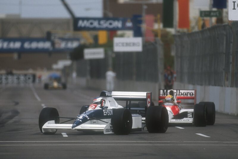 Jean Alesi leads Ayrton Senna in the 19189 US Grand prix