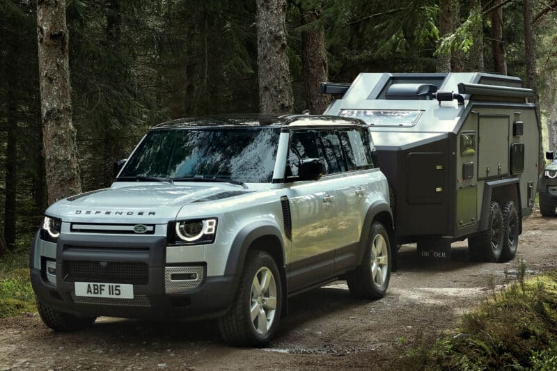 2020-Land-Rover-Defender-with-trailer