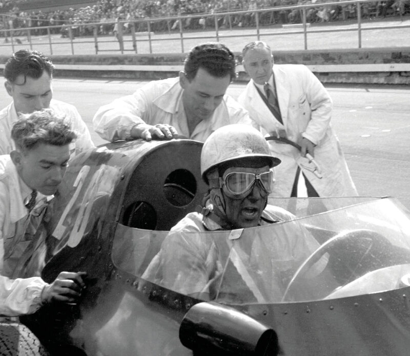 GPL_VANWALL_57_Moss_Cockpit_Aintree_dcn