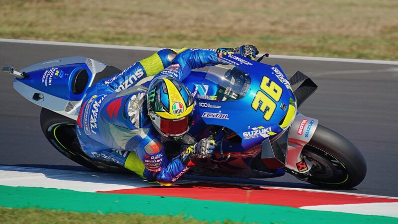 Joan Mir cornering on his Suzuki