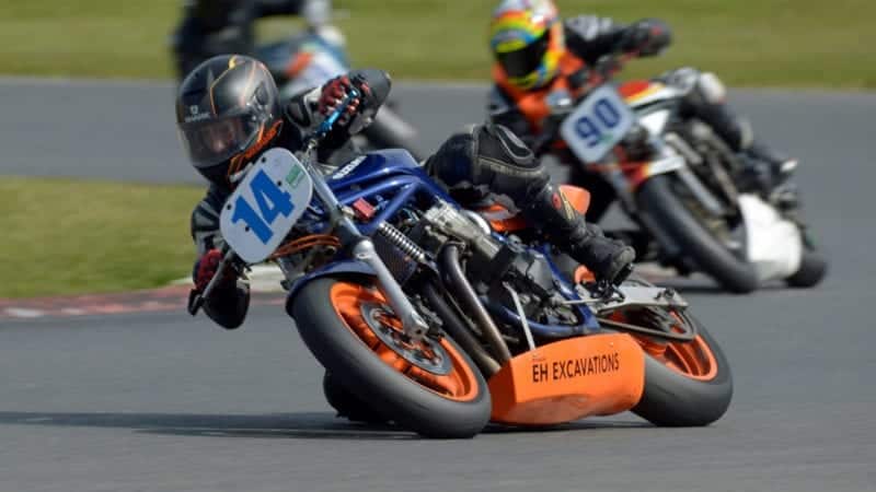 Eric Higson leads Suzuki Bandit rivals through Clearways at Brands Hatch’s first race meeting of 2021