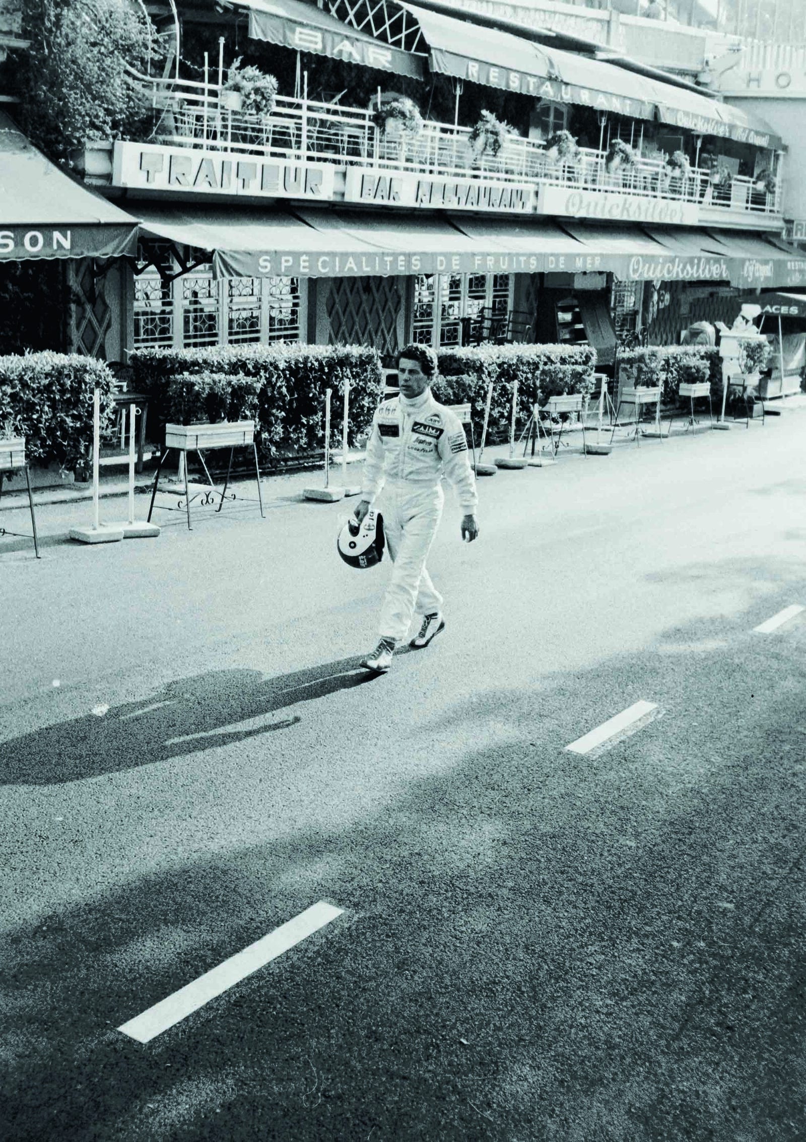 Johnny-Cecotto-walking-through-Monaco-during-the-1983-GP-weekend