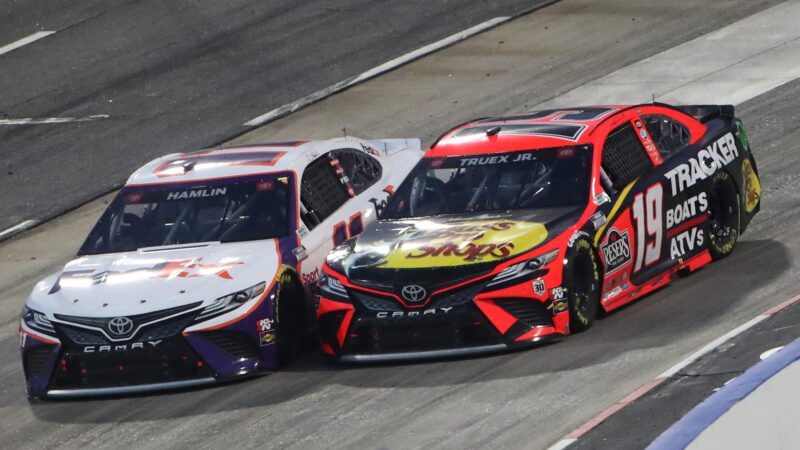 Martin Truex Jr, Denny Hamlin, 2021 Blue Emu 500