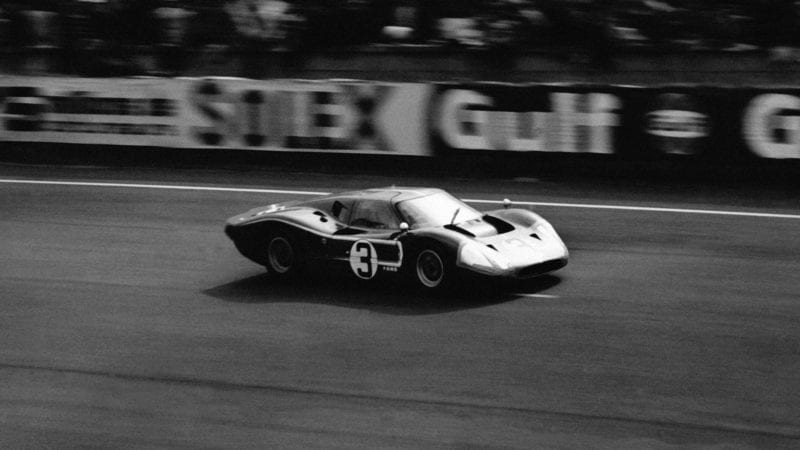 Ford-GT40-of-Mario-Andretti-and-Lucien-Bianchi-at-the-1967-Le-Mans-24-Hours