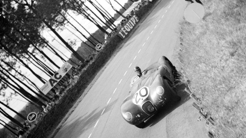 Peter-Walker-in-Jaguar-at-the-1951-Le-Mans-24-Hours