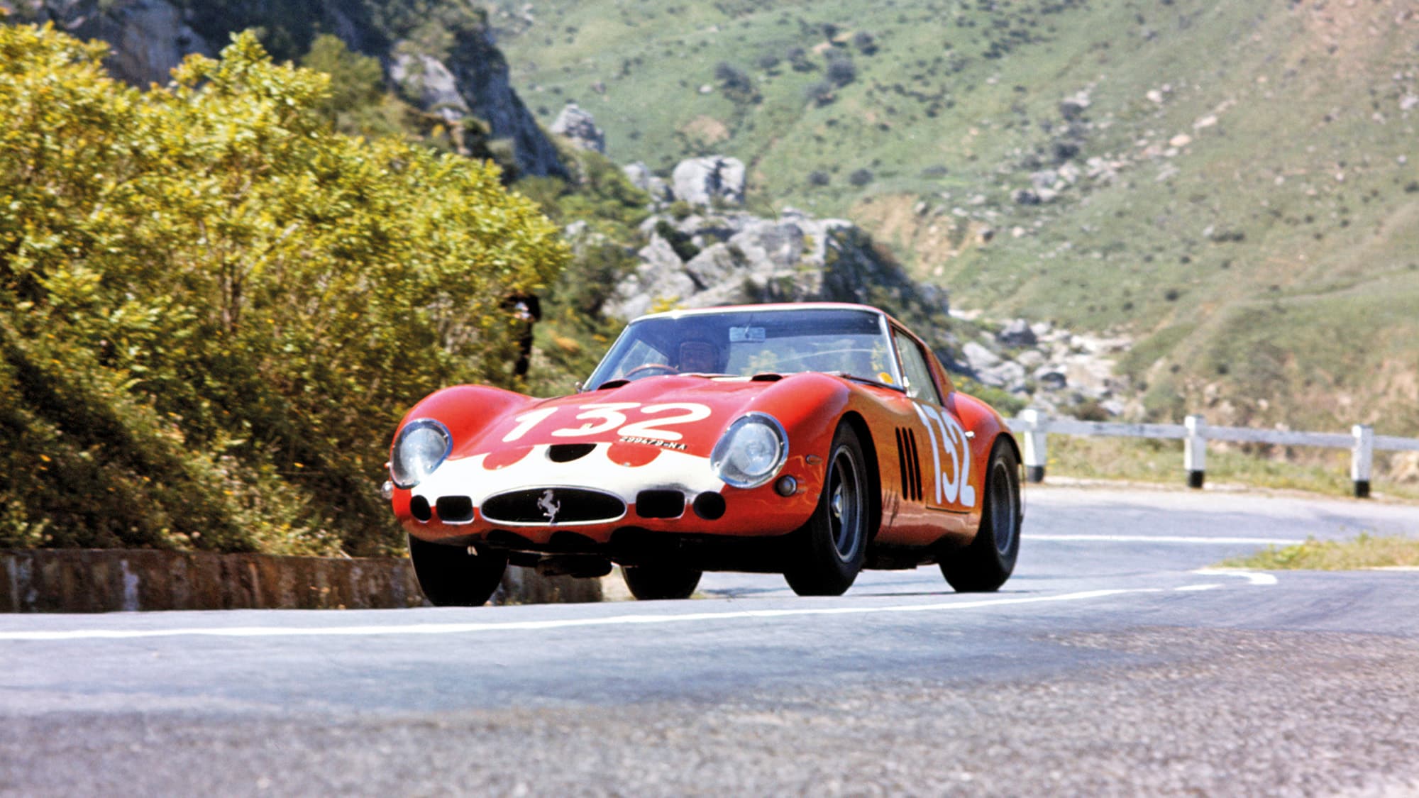 Ultimate Ferrari GTO — The Definitive History book review - Motor