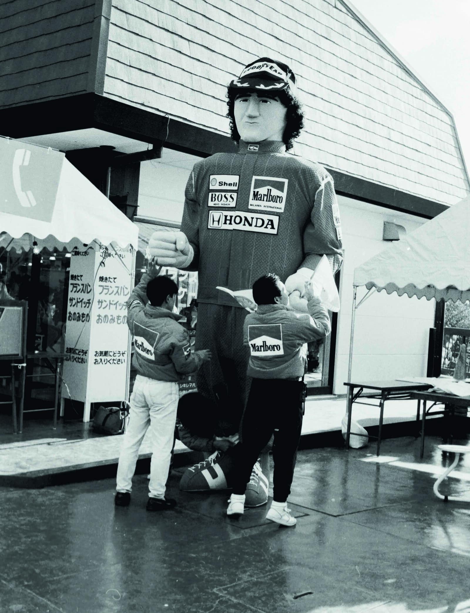 Giant-promotional-Alain-Prost-figure-at-Suzuka-1989