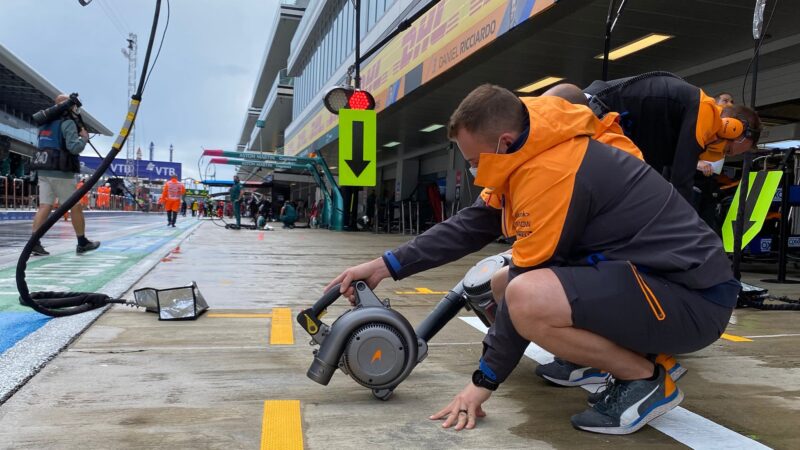 McLaren dry pitbox