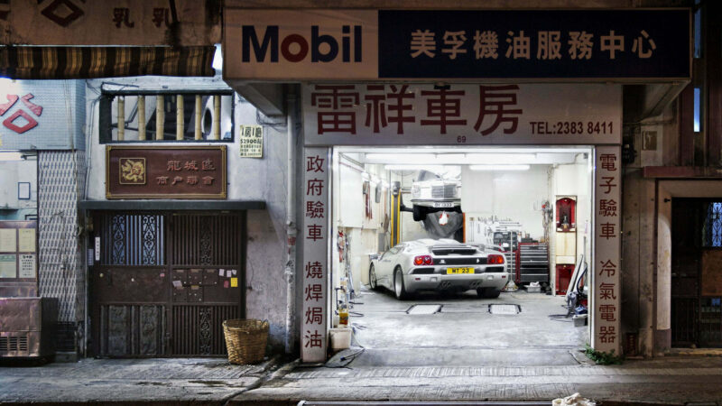 Lamborghini Diablo in garage