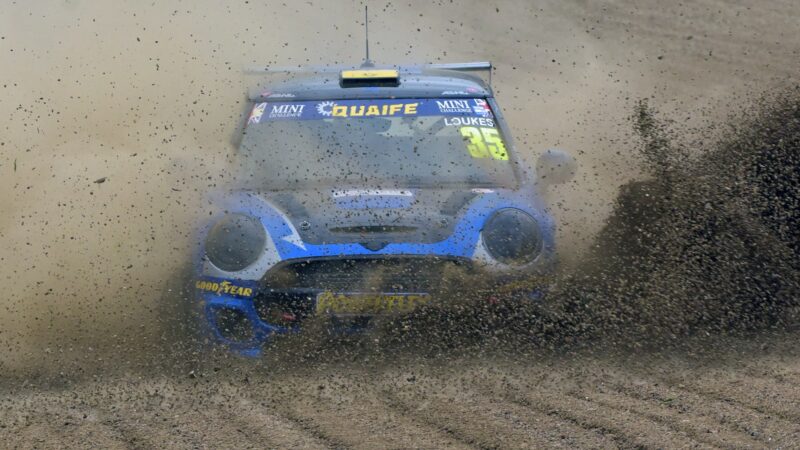 Jim Loukes Mini crashes into the gavel at Brands Hatch