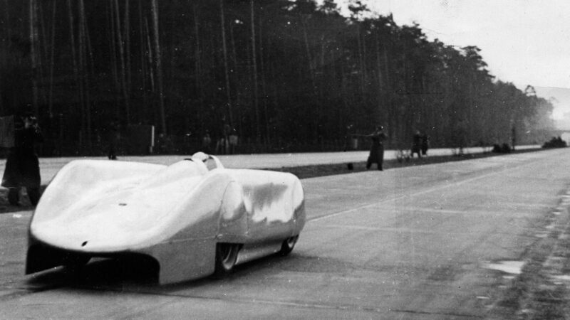 Bernd-Rosemeyer-in-Auto-Union-Tupe-C-Streamliner-before-fatal-autobahn-run