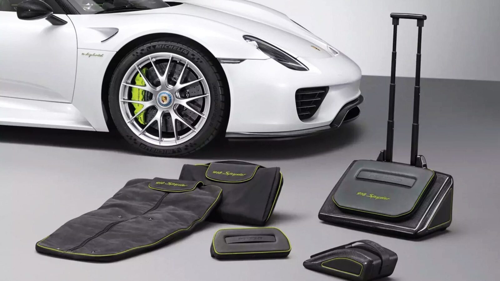 Porsche 918 Spyder luggage