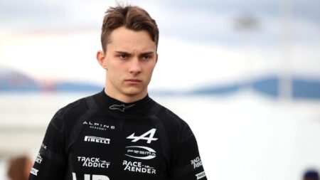 Piastri seeks Alonso mentorship as he faces year on the sidelines