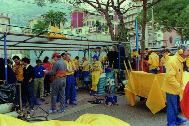 Nelson Piquet surrounded by Lotus pitcrew at the 1988 Monaco Grand Prix