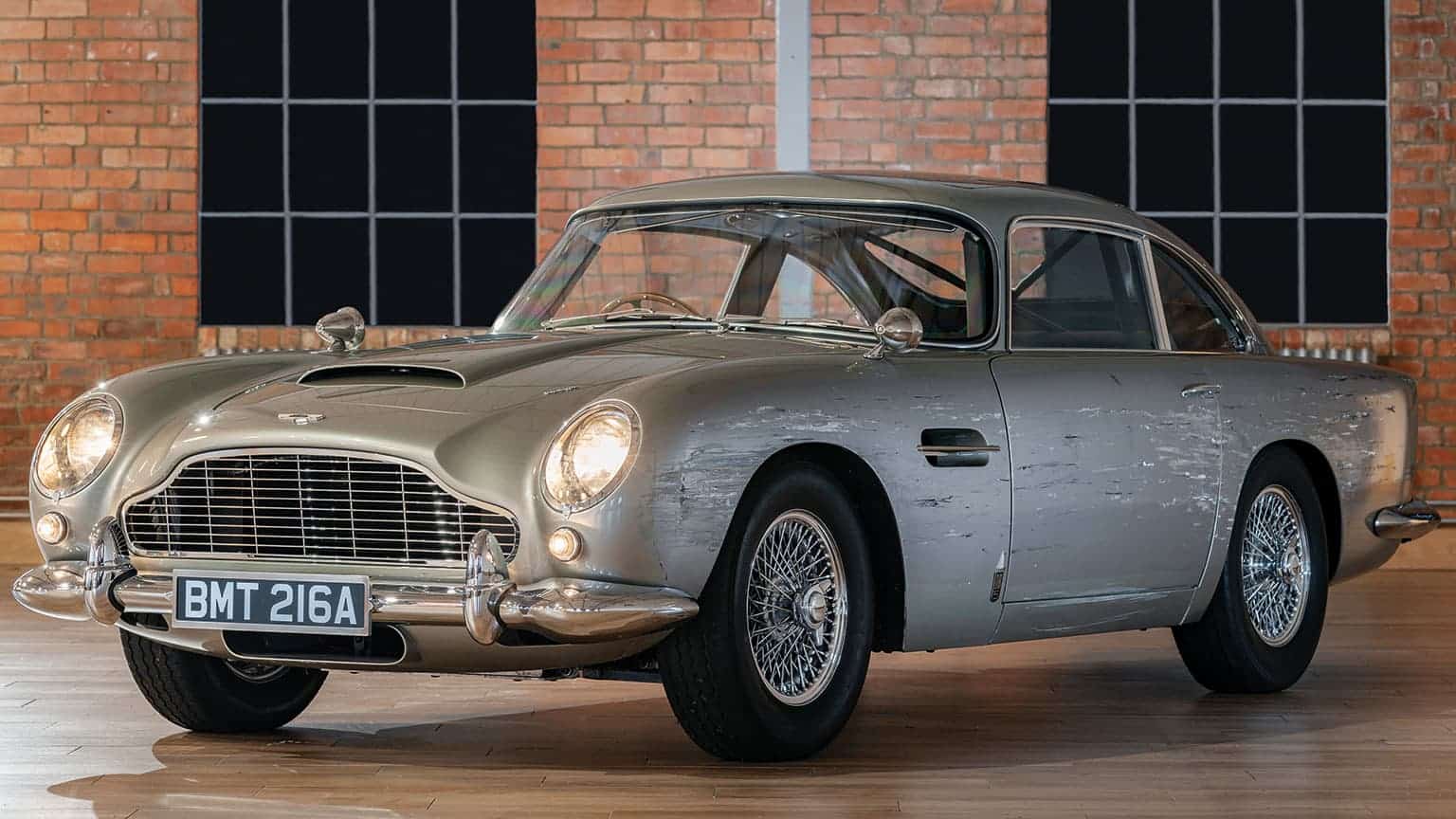 Réplica del auto de acrobacias Aston Martin DB5 2020