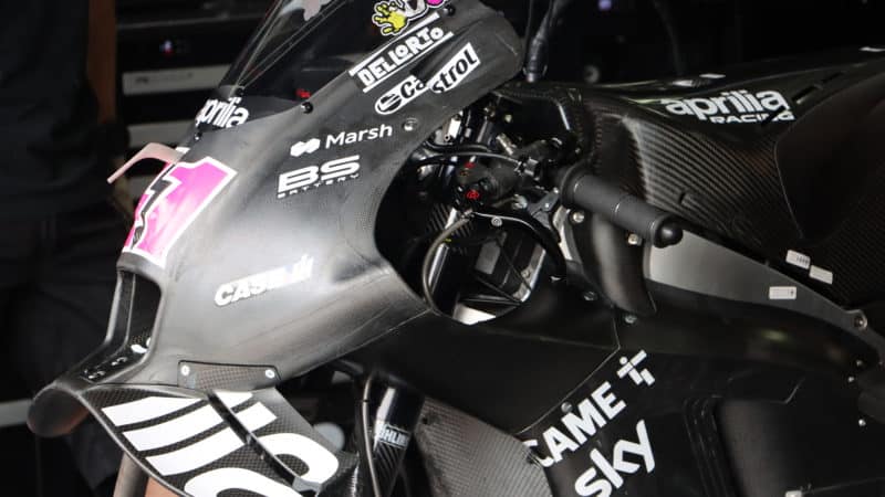 Aleix Espargaro Aprilia in black carbon at 2022 MotoGP test