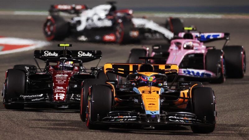 Oscar Piastri ahead of Zhou Guanyu in the 2023 Bahrain Grand Prix