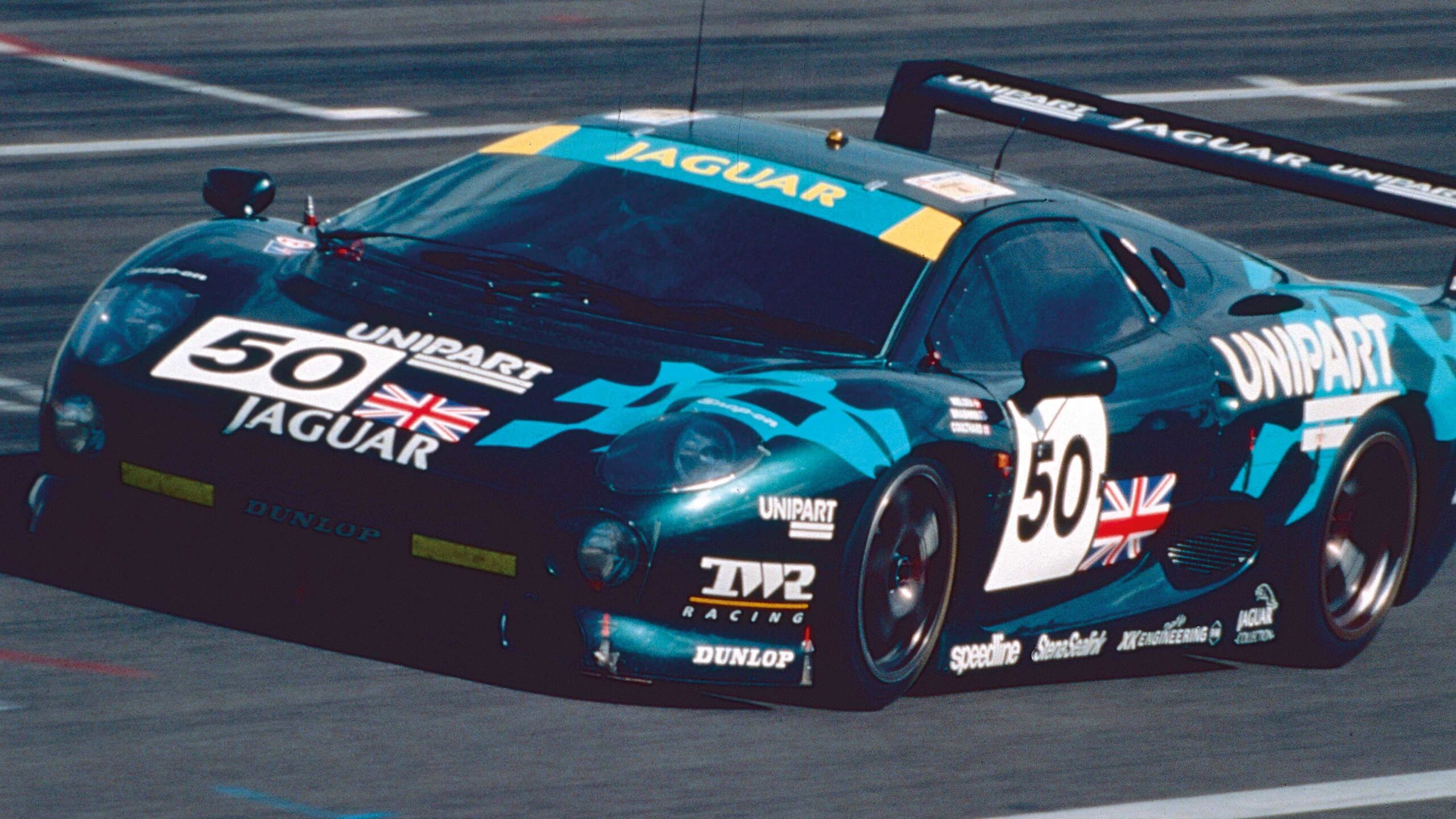 Inside the XJ220 Le Mans Campaign: Racing Against All Odds - Motor