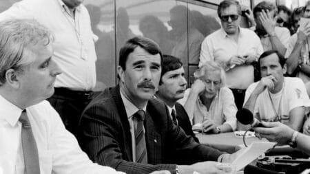 Flashback: Mansell holds court, despite F1 ban