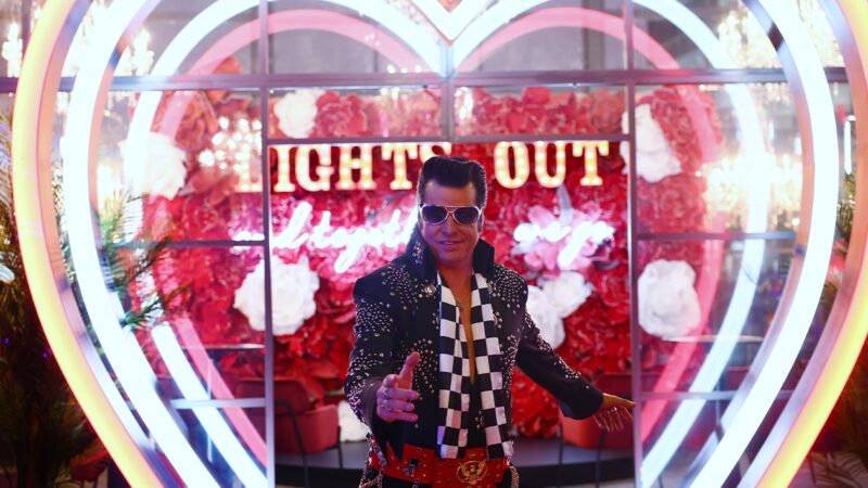 Elvis impersonator outside F1 Las Vegas GP chapel