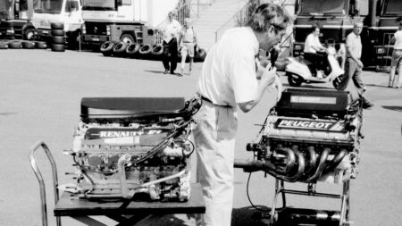 Flashback: Peugeot and Renault V10 Formula 1 engines compared