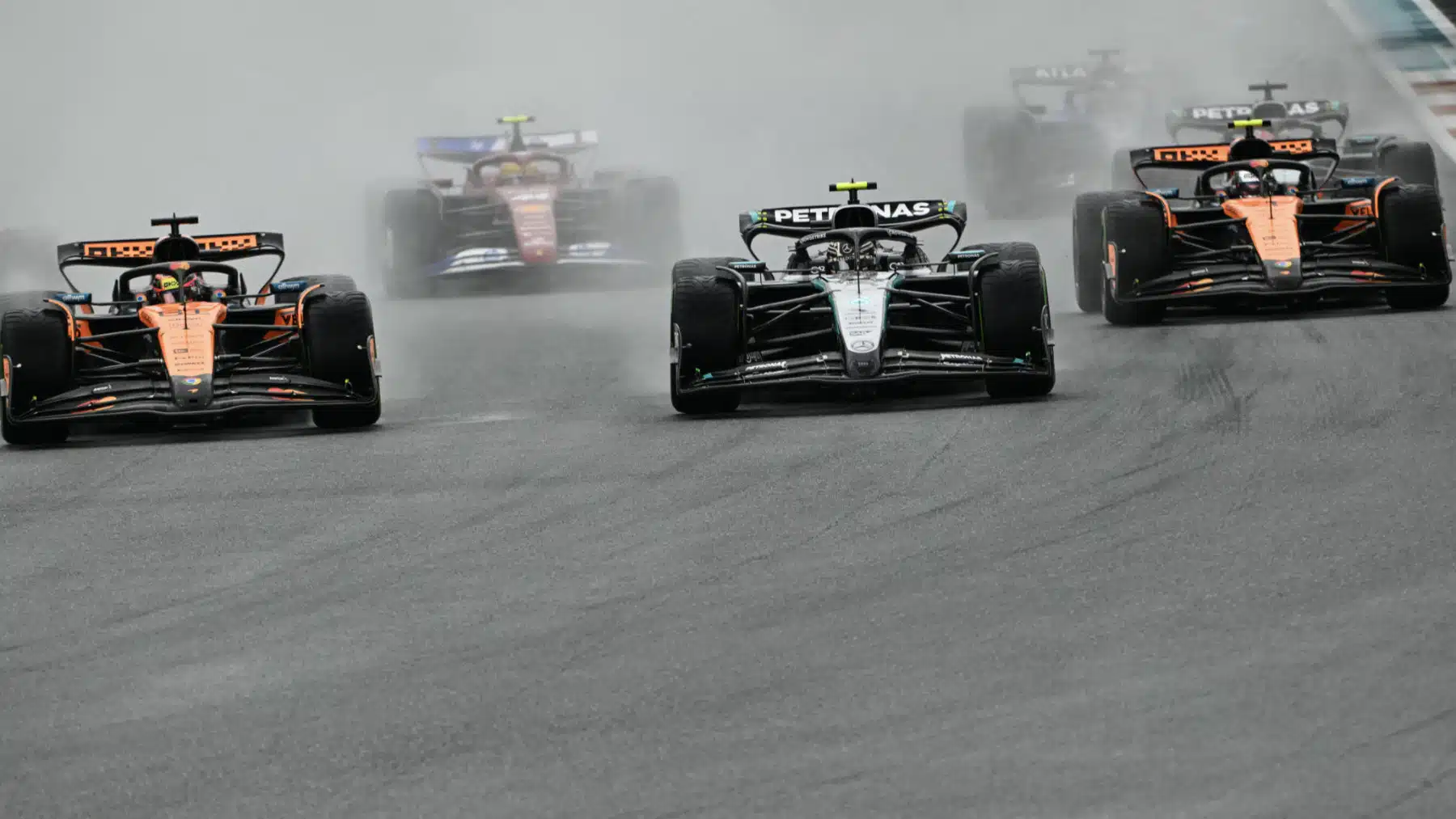 The start of the Miami GP sprint